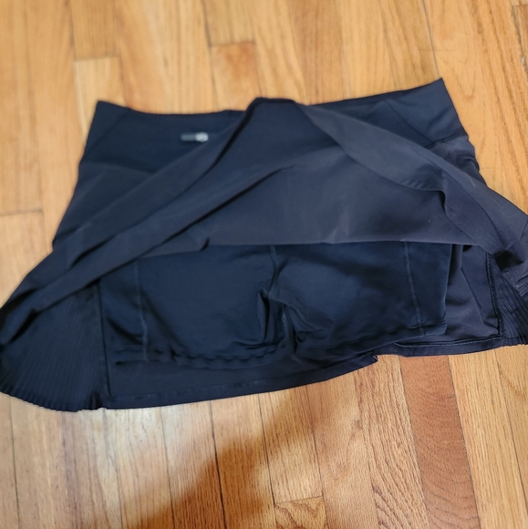 NWOT Lululemon skirt with shorts - Picture 3 of 4